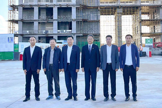 中国驻亚历山大总领事杨易一行到访中建埃及阿拉曼新城超高综合体项目 2 .jpg