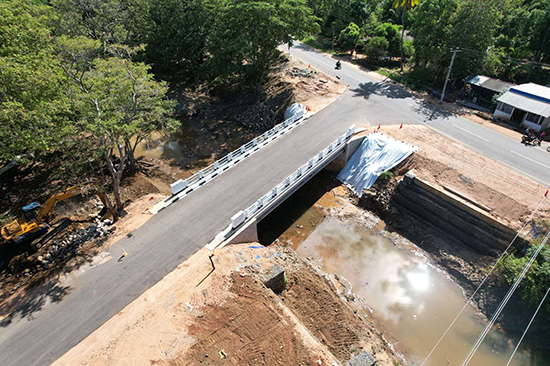 斯里兰卡首个采用欧标设计的混凝土桥顺利完工通车1.jpg