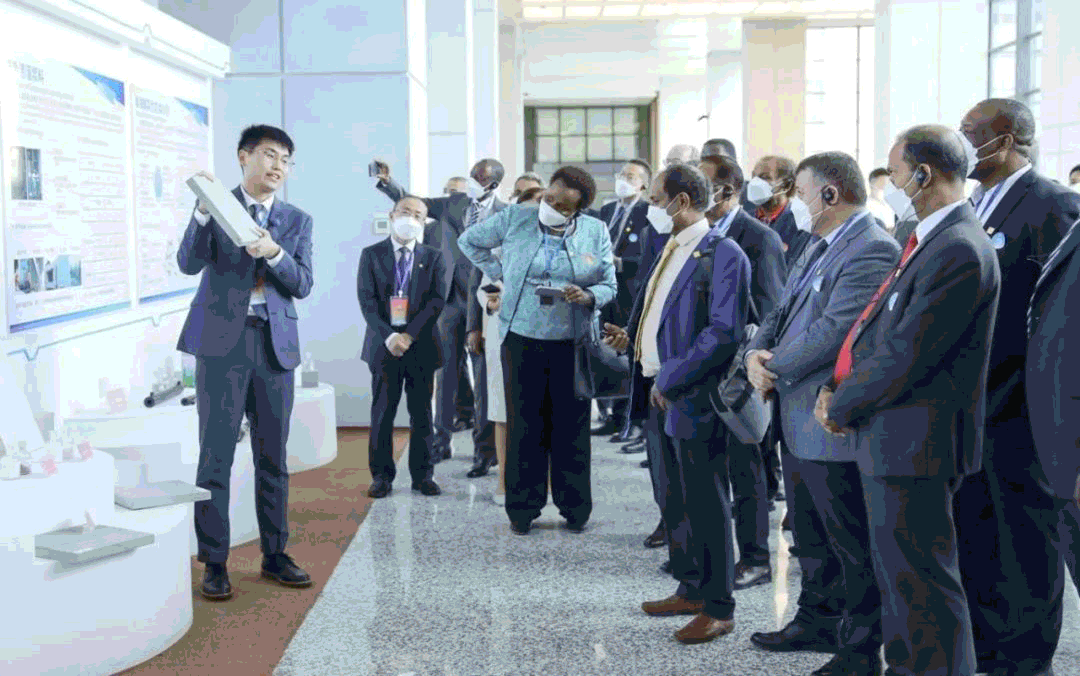 中国建筑精彩亮相2024国际产业合作大会（新加坡）暨中国机电产品品牌展览会4.gif